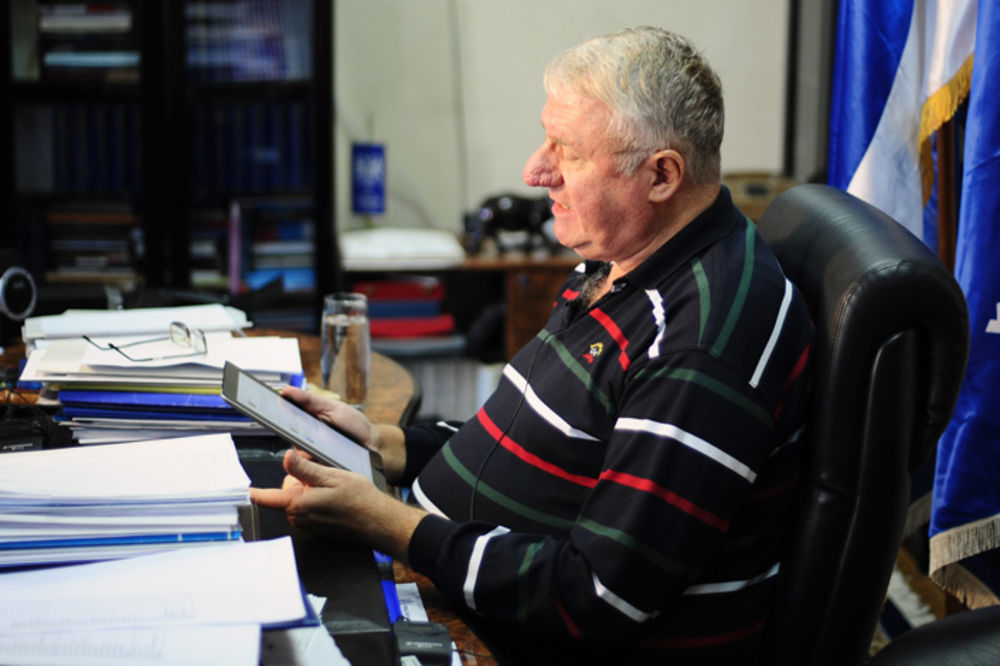 Karlobag-Ogulin-Tviter-Fejsbuk: Šešelj postao uticajni tviteraš! (FOTO)