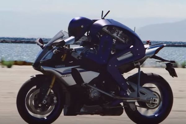 Da li ćemo uskoro gledati trke robota na motorima? Jamahin izum ukazuje na to! (VIDEO)