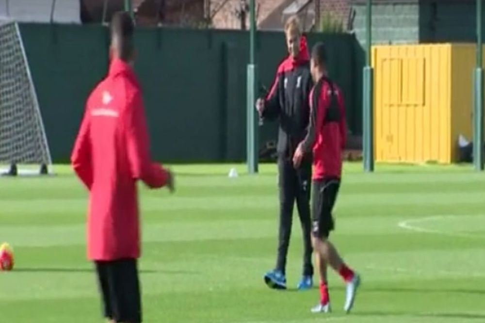 Igrač Liverpula pogrešio na treningu, a onda je Klop skinuo naočare!  (VIDEO)