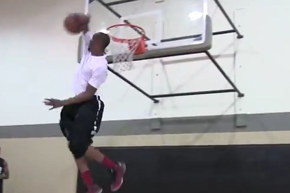 Ljudi ne bi trebalo da mogu da lete! On se ne slaže sa tim! (VIDEO)