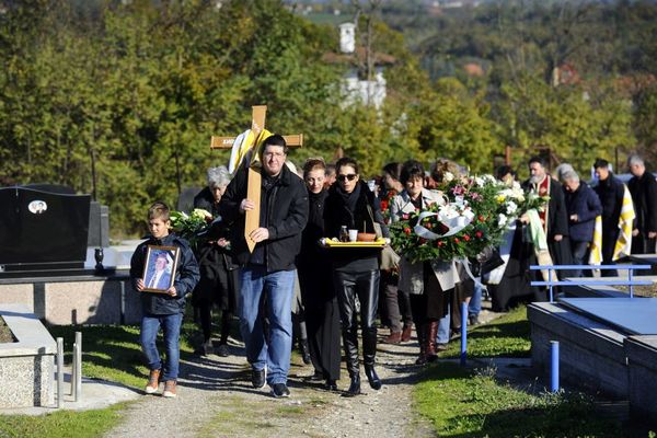 Miroslav Ilić ispratio oca na večni počinak: Ovo je najteži gubitak za mene (FOTO)