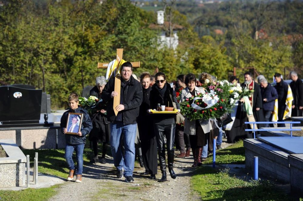 Miroslav Ilić ispratio oca na večni počinak: Ovo je najteži gubitak za mene (FOTO)