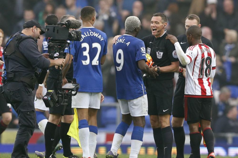 Engleski sudija opsovao španskog igrača zbog foliranja: Je**ni prevarantu, ustani! (VIDEO)