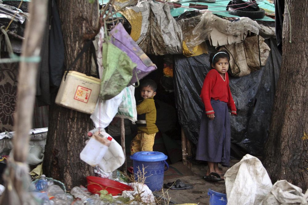 Ujedinjene nacije otrovale izbeglice - delile pokvaren keks Sirijcima!