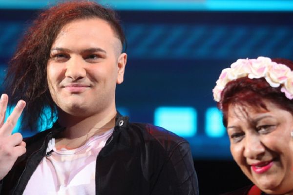 Niste gej? Onda će mama Rada da vas nauči kako treba da đuskate! Obratite pažnju! (GIF)