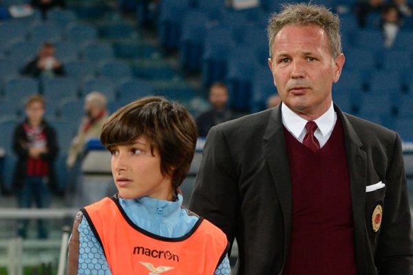 Dva Mihajlovića oči u oči na Olimpiku: Siniša mahnuo sinu u trenerci Lacija, a on ga iskulirao! (FOTO)