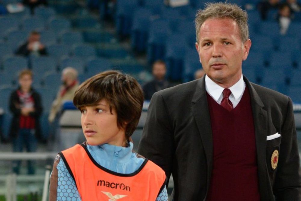 Dva Mihajlovića oči u oči na Olimpiku: Siniša mahnuo sinu u trenerci Lacija, a on ga iskulirao! (FOTO)