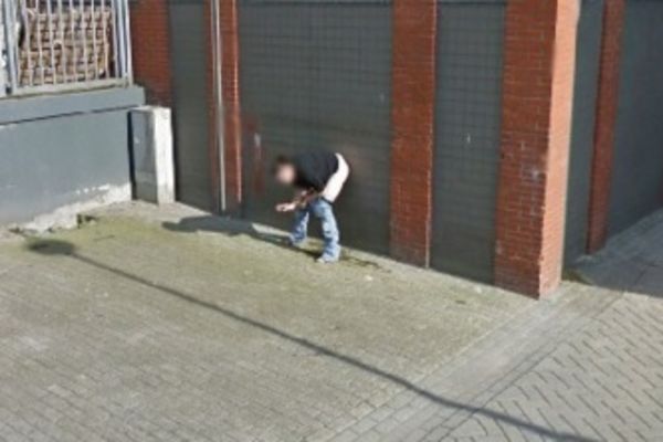 #ONOKAD te automobil za mapiranje ulica snimi dok vršiš nuždu (FOTO)