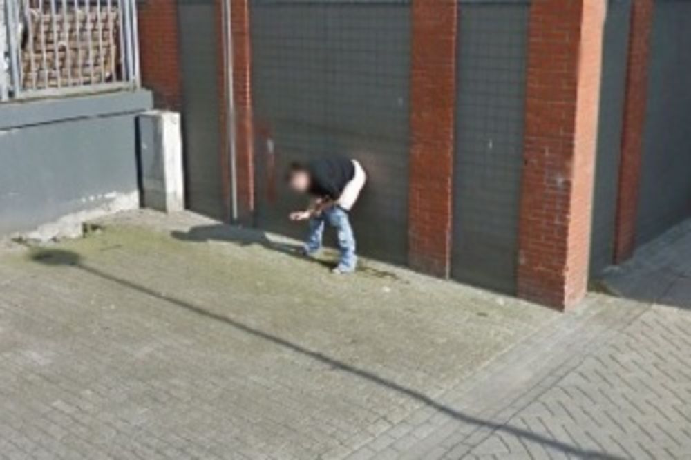 #ONOKAD te automobil za mapiranje ulica snimi dok vršiš nuždu (FOTO)