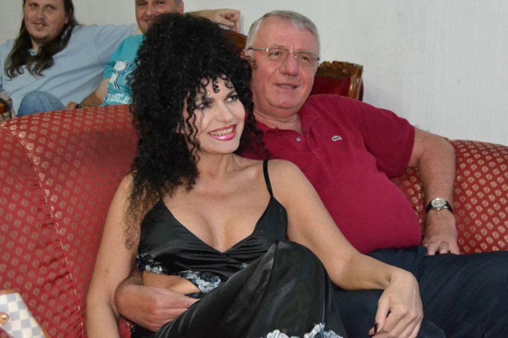 Šešelj u zagrljaju Lidije Vukičević! Šta mislite, kako mu je bilo? (FOTO) (VIDEO)