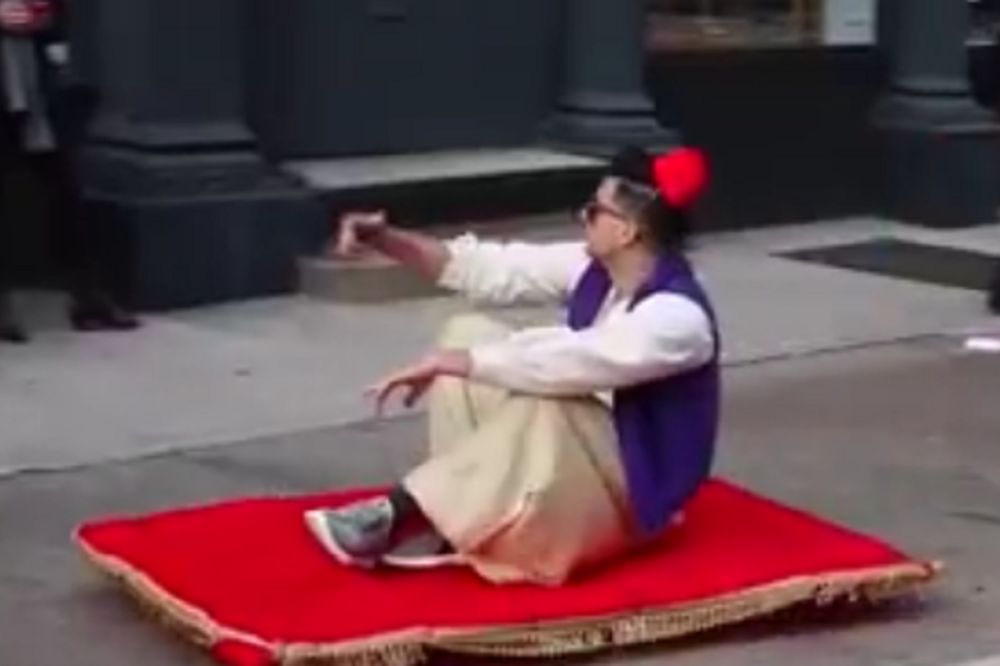 Glavna faca u kraju: Moderni Aladin i njegov magični ćilim zaista postoje! (VIDEO)