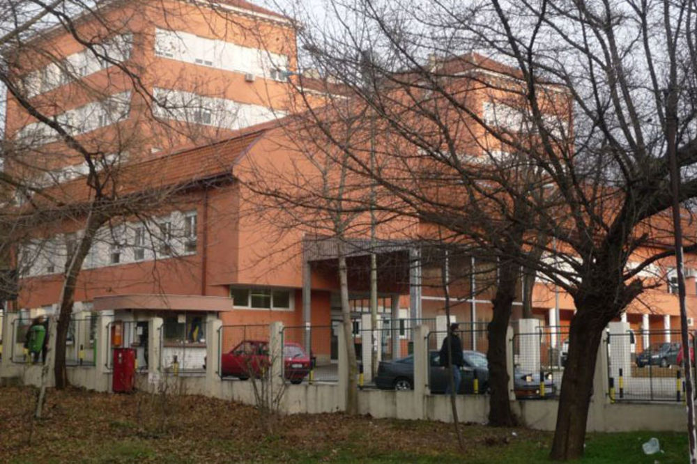 Nemamo para da popravimo WC: Oglasio se direktor KBC Zvezdara (FOTO)