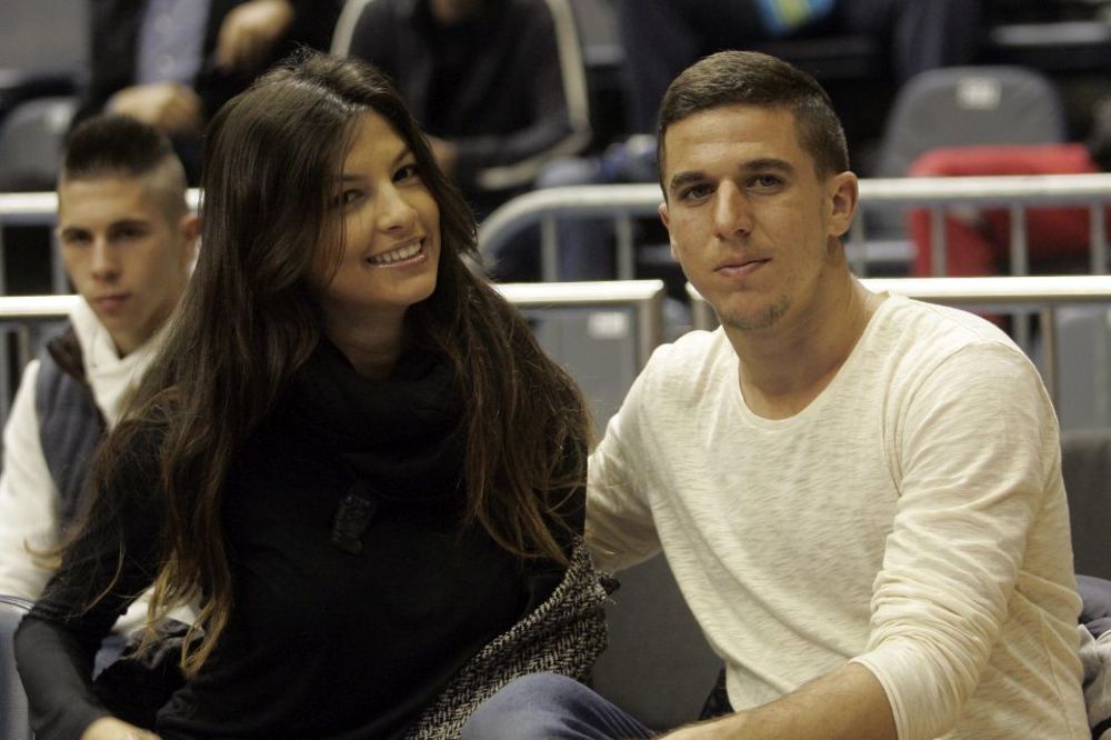 Fudbaleri Crvene zvezde bodrili svoje kolege na košarkaškom derbiju! (FOTO)