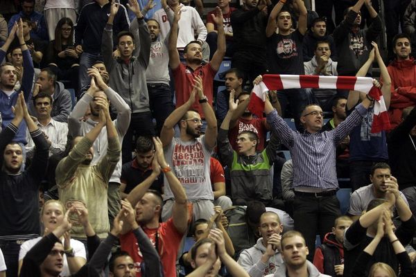 Navijačima Crvene zvezde nedostajao je Duško Vujošević na derbiju! (VIDEO)