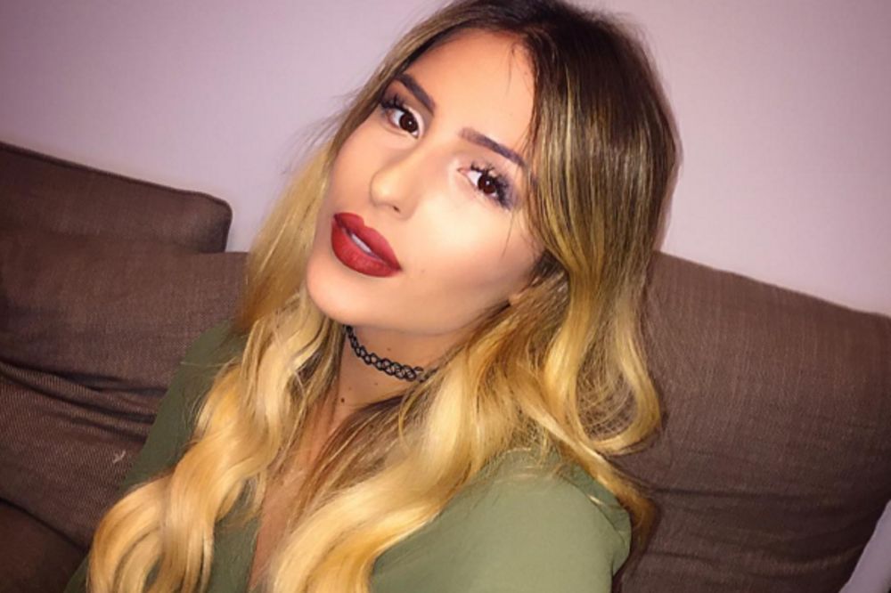 Anastasija iskopirala Kardašijanku: Kome bolje stoji izazovna, dekoltirana haljina? (FOTO)