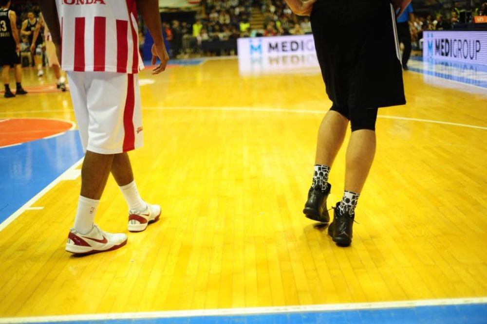 Kada se igra derbi sve mora da bude u bojama kluba! Pa i čarape! (FOTO)