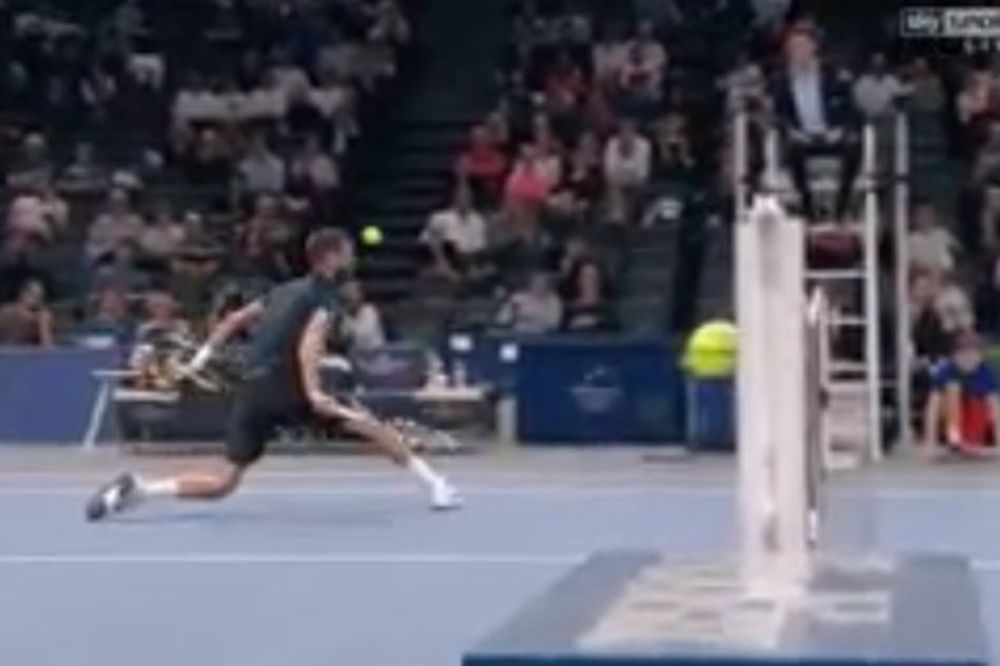 Da li je ovo najbolji teniski potez u 2015. godini? Mi tvrdimo da jeste! (GIF)