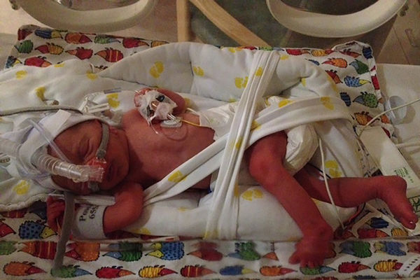 Horor u Vršcu: Majka bolesnu bebu bacila na pod bolnice?