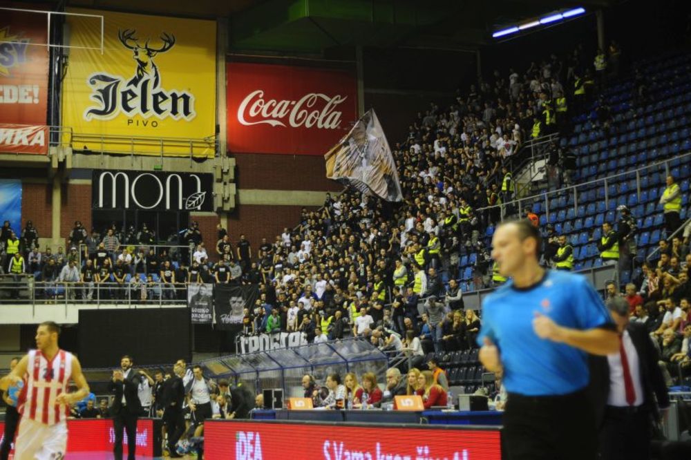 Sramno skandiranje Grobara ženi Nebojše Čovića tokom minuta ćutanja za Žeravicu! (AUDIO)