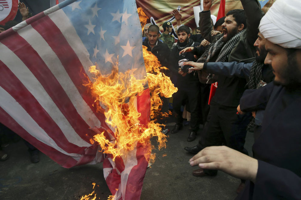 Ponovo gore američke zastave u Teheranu (FOTO)