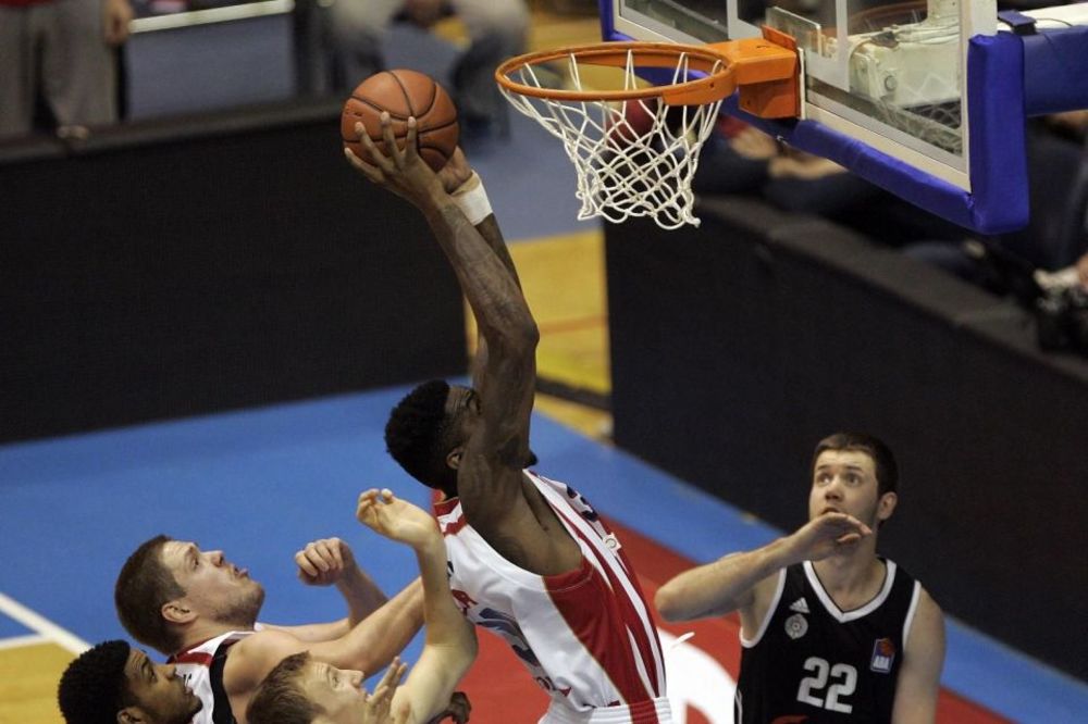 Miler je Zvezdin švajcarski nož: Nema šta ne ume u napadu! (GIF)