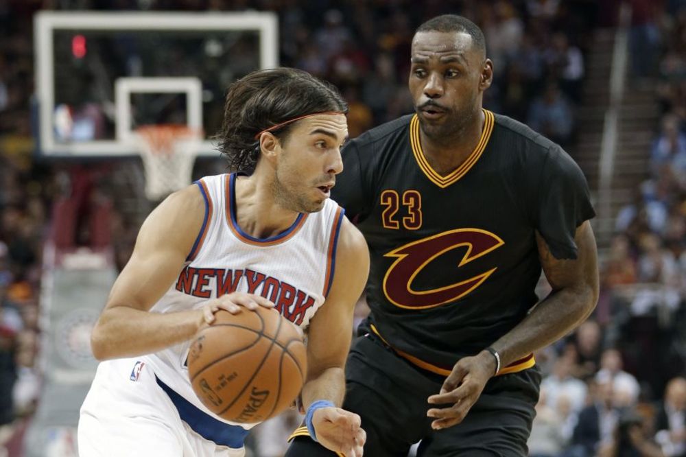 Lebrona je nešto mnogo iznerviralo, pa je pocepao svoj dres! (GIF)