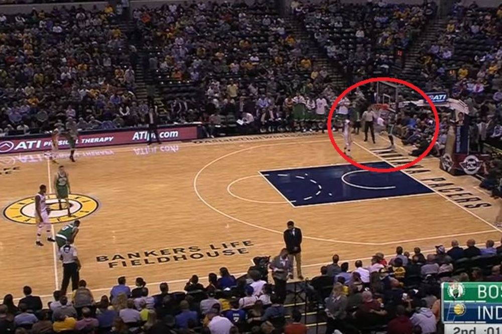 Postigao koš s najveće razdaljine ikad, ali nije priznat! (GIF) (VIDEO)