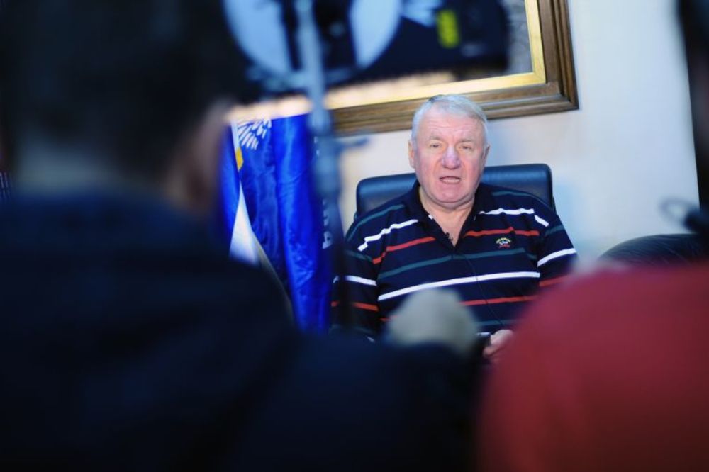 Poznati čitaju tvitove o sebi: Šešelj o Vučiću, Tomi, Velikoj Srbiji i selima koja će opet goreti! (VIDEO)