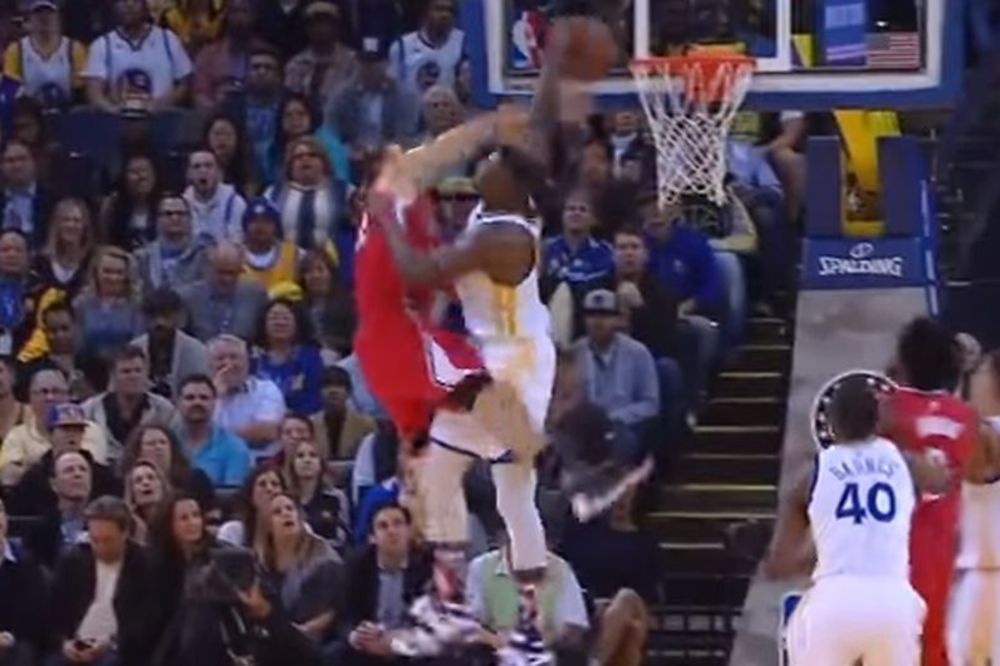 Koliko često viđate da neko izblokira Blejka Grifina? (VIDEO)