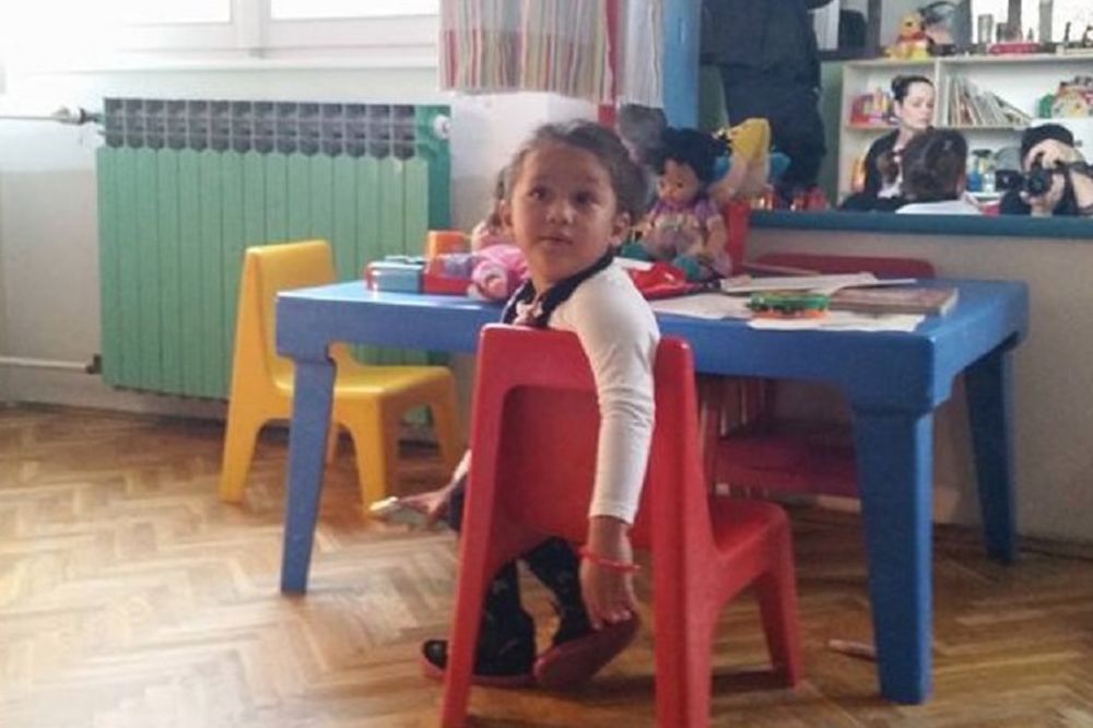 Pronađena trogodišnja devojčica, niko je ne razume i ne zna odakle je! (FOTO)