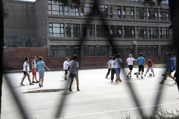 Zbog samo 5.000 dinara: Majke u Smederevu prave lažne Rome od svoje dece zbog đačke stipendije!