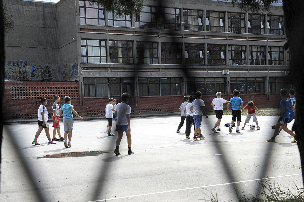 Zbog samo 5.000 dinara: Majke u Smederevu prave lažne Rome od svoje dece zbog đačke stipendije!