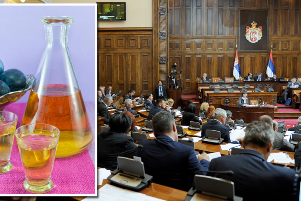 Evo kako je domaća rakija ujedinila SNS, DS i SPS! (FOTO)