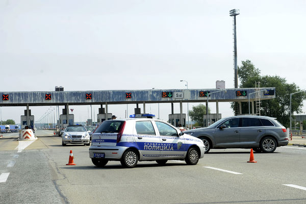Mrtvi gladni: Policajcima na Horgošu već 15 dana nije isporučena hrana!