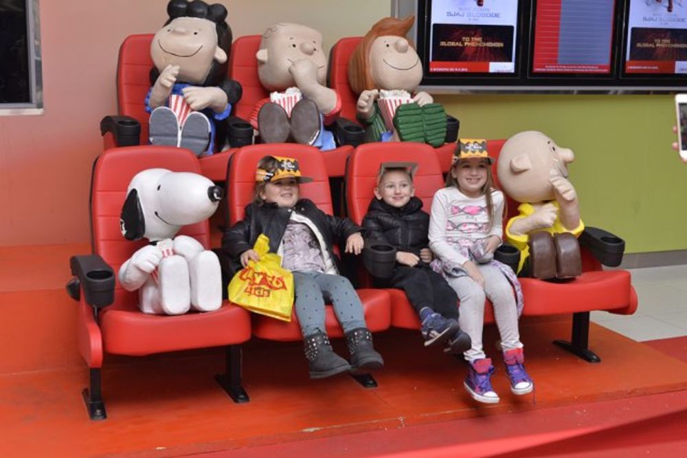 Snupi, Čarli Braun i Klinje oduševili mališane na premijeri (VIDEO)