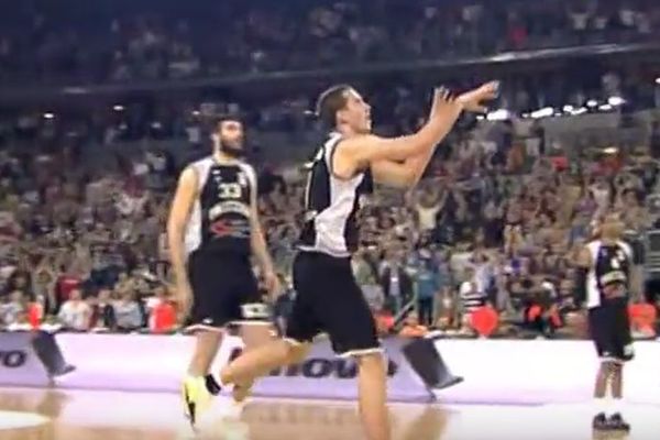 Pogađao je sa parkinga uz zvuk sirene i ubijao protivnike u pojam: Magični Dušan Kecman! (FOTO) (VIDEO)