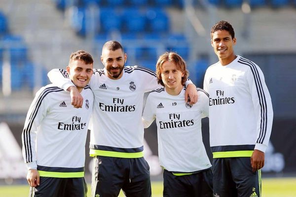 Dok svet bruji o hapšenju Benzeme, on uživa u kampu Real Madrida! (FOTO)