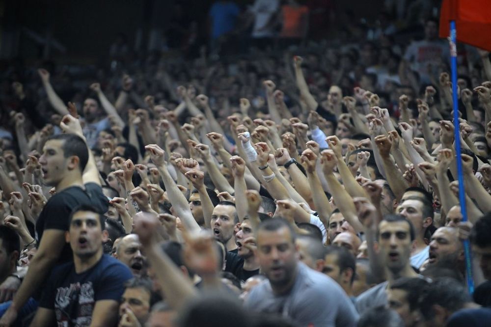 Navijači Crvene zvezde spremili su pesmu posvećenu Fenerbahčeu! (VIDEO)