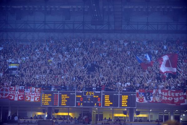 U Kombank Areni puštana pesma Prljavog kazališta! Delije pobesnele! (VIDEO)