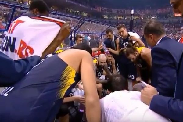 Kada Željko Obradović nacrta akciju, lagani poeni su zagarantovani! (VIDEO)