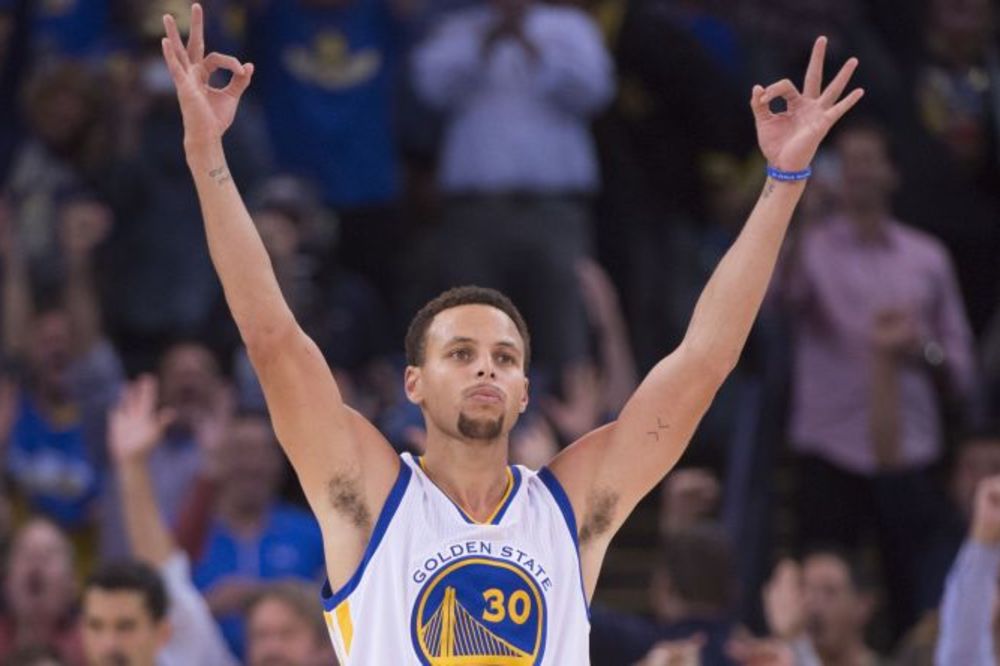 Jokić gledao magiju Karija, šampion i dalje bez poraza! (VIDEO)