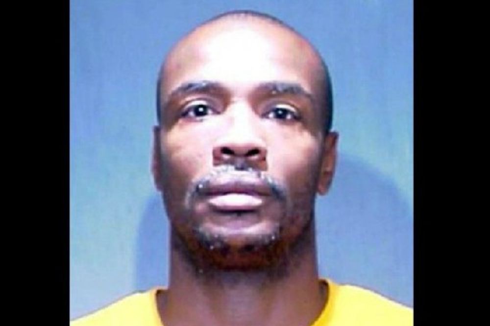 Ubio staricu i ukrao burme da bi zaprosio svoju devojku!