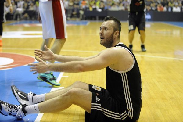 Mačvan operisan! Vraća se na parket za mesec i po dana!