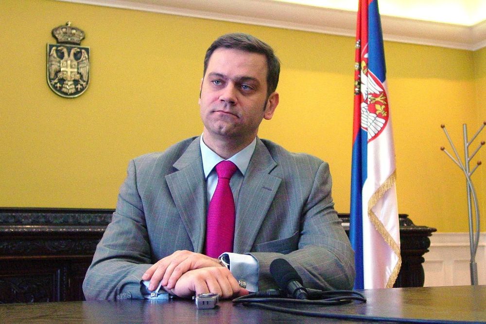Stefanović smenjen, DS pokušala to da zataška!