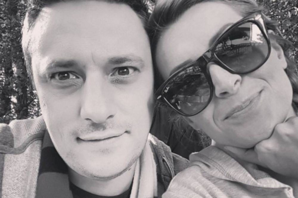 Andrija totalno prsao! Mahao pištoljem na gole stripere! (FOTO) (VIDEO)