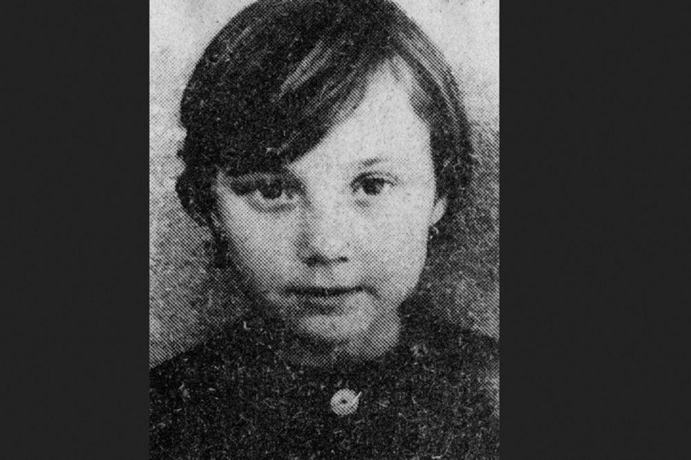 Crnokosa devojčica na ovoj pohabanoj slici je danas najveća balkanska i srpska zvezda! (FOTO)