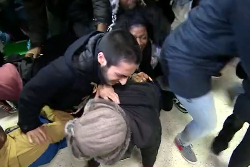 Ovolika gužva i grabež nema ni u Srbiji (VIDEO)