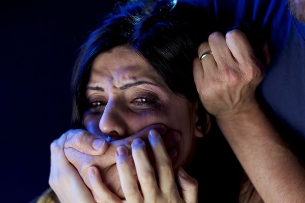 Beogradski manijak spopadao žene, pretio im nožem i terao ih da se skidaju!