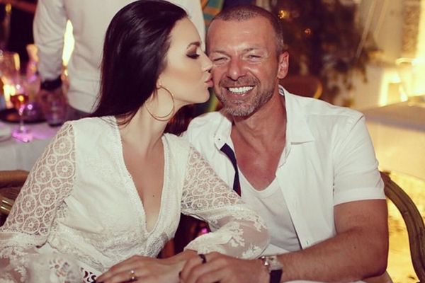 Ma, `de zna?! Odakle Simonu Kariću titula De u prezimenu?! Jurio je Cecu, JK i Naomi! (FOTO)