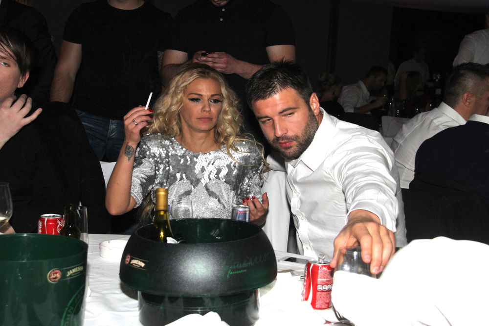 Muž Nataše Bekvalac nas ucenjuje i reketira! (FOTO)